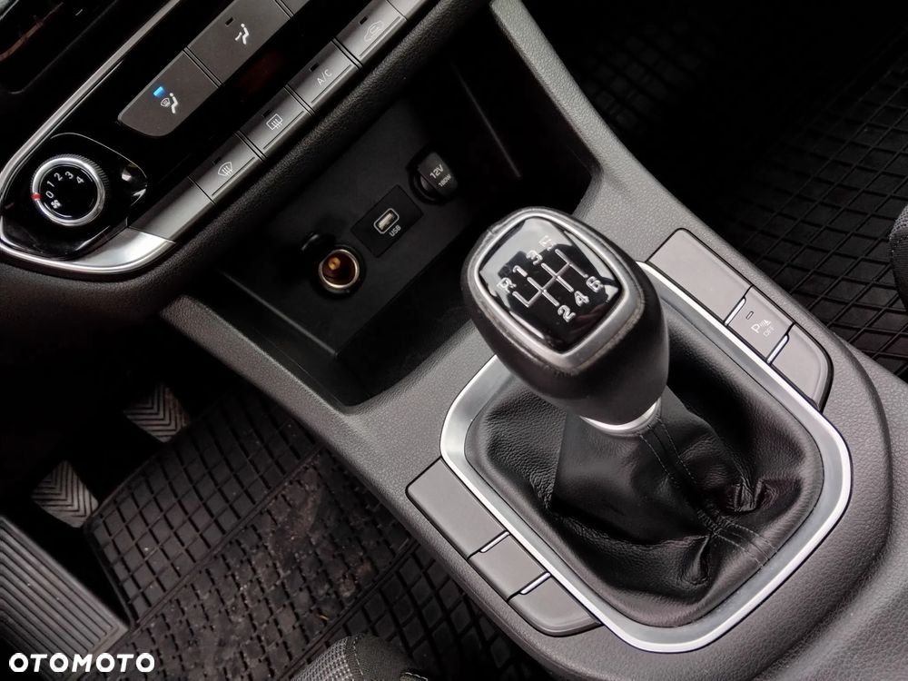 Hyundai i30 1.5 DPI Classic + - 18