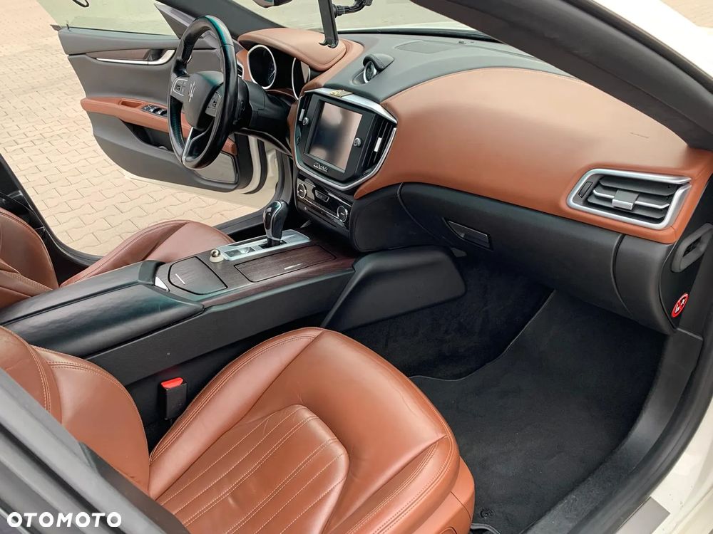 Maserati Ghibli S - 13