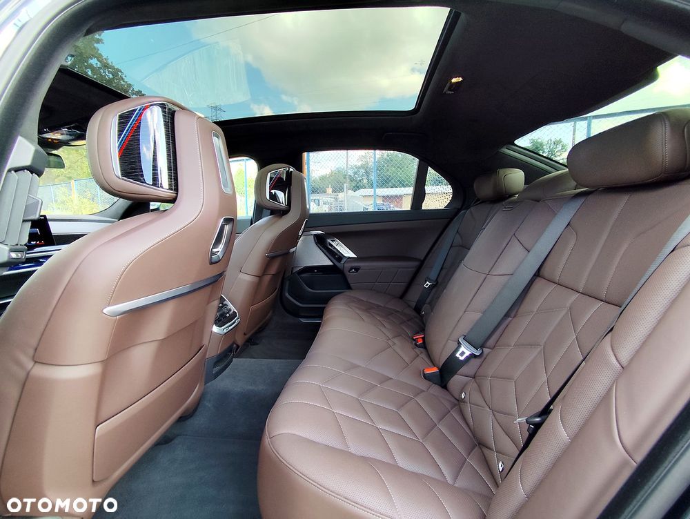 BMW i7 105.7kWh eDrive50 Individual Edition - 7