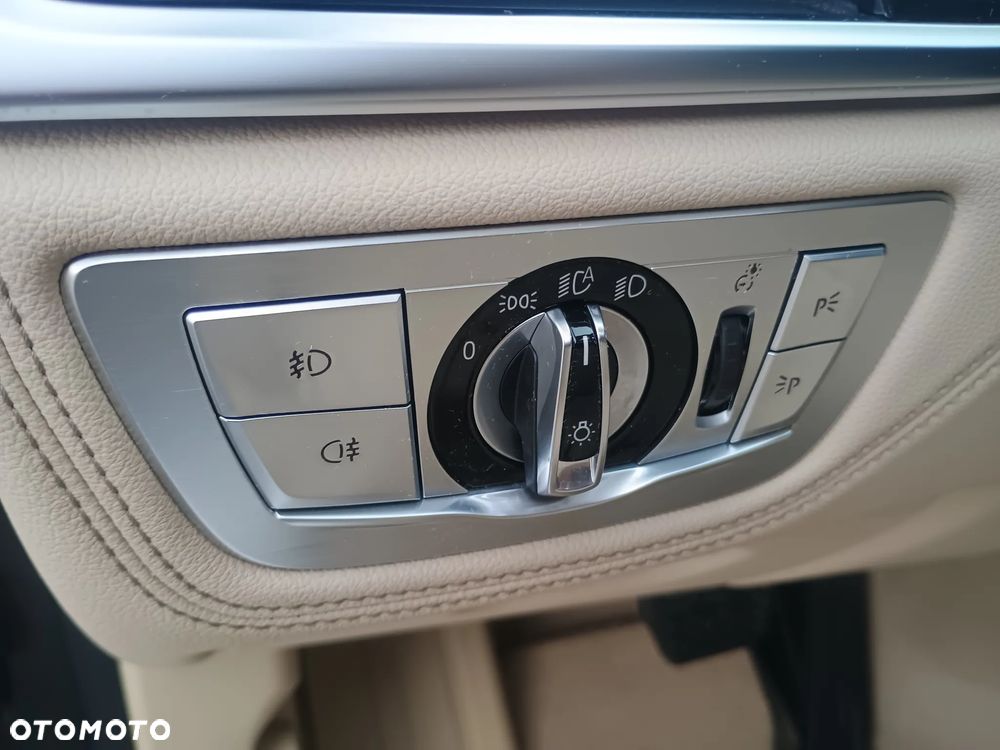BMW Seria 7 740Li - 23