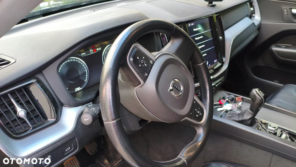 Volvo XC 60 D3 Momentum Pro - 17