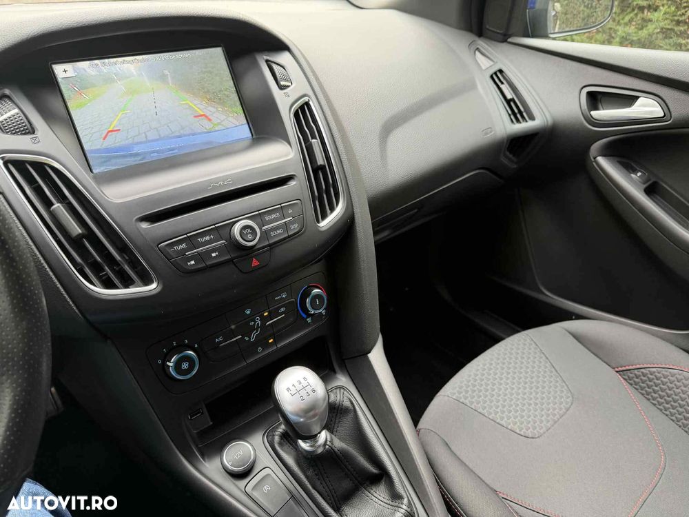 Ford Focus 1.5 EcoBoost ST-Line - 9