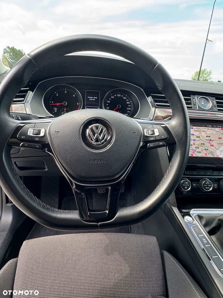 Volkswagen Passat 2.0 TDI SCR Comfortline - 29