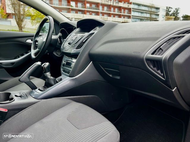 Ford Focus 1.0 EcoBoost S&S Titanium - 35