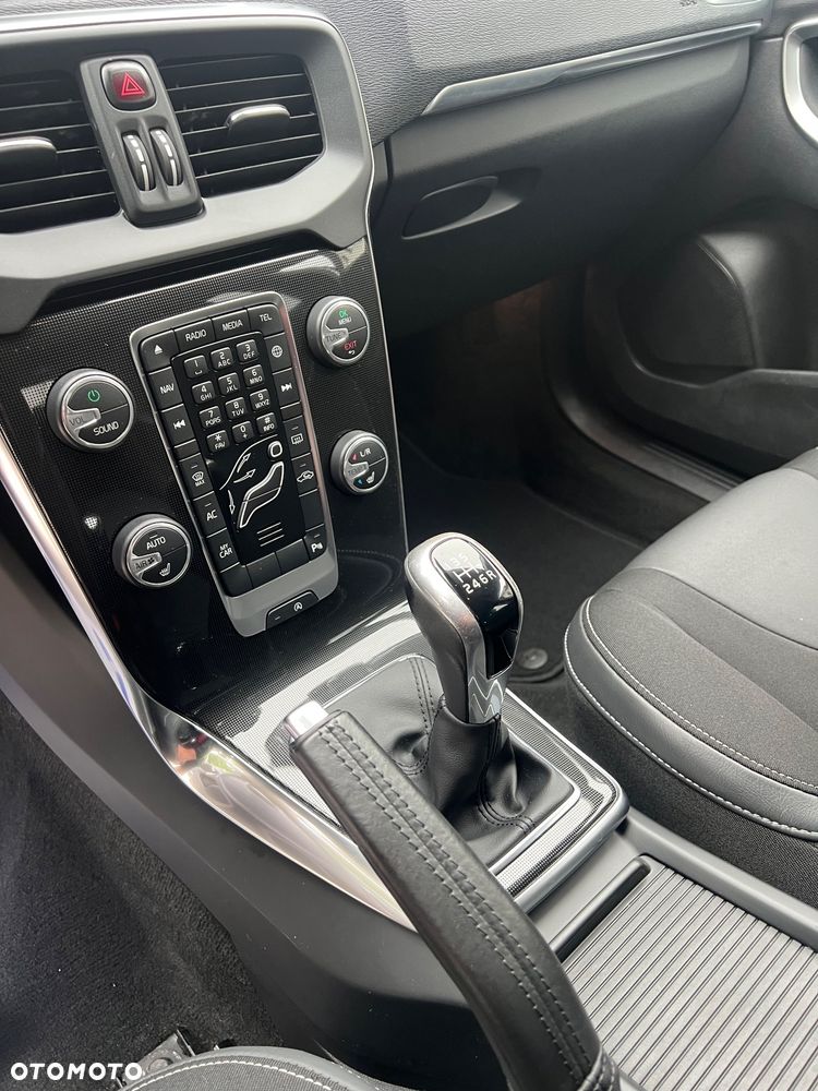 Volvo V40 D2 Drive-E Momentum - 29