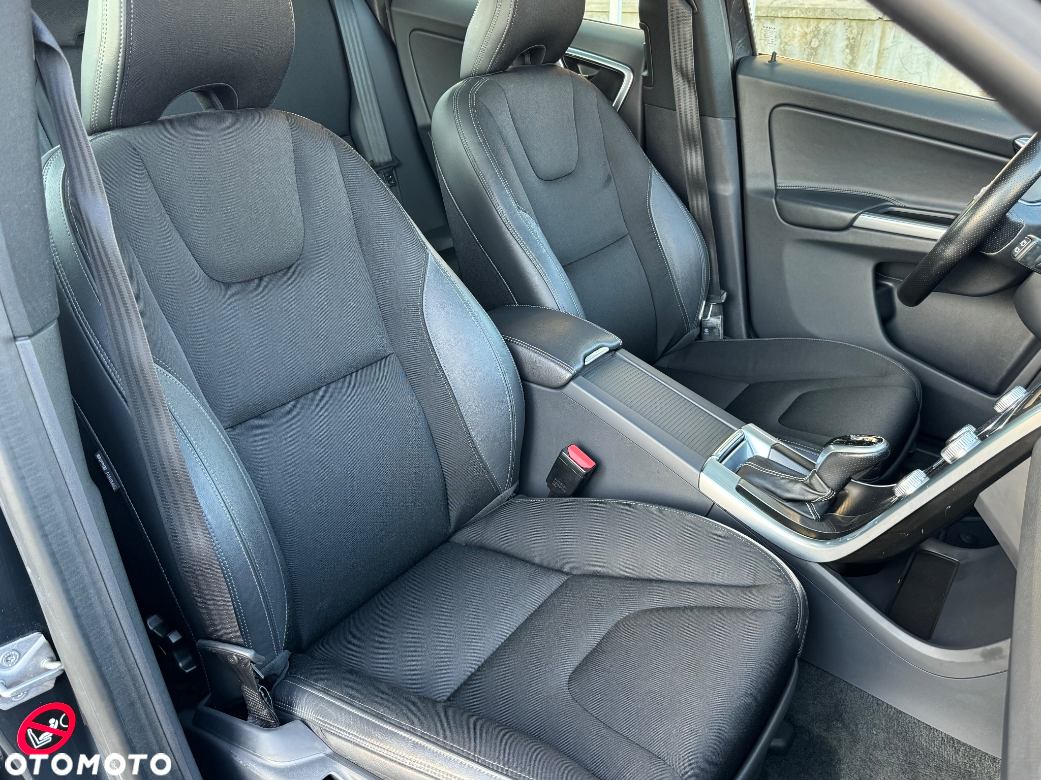 Volvo XC 60 D3 Drive-E R-Design Momentum - 34