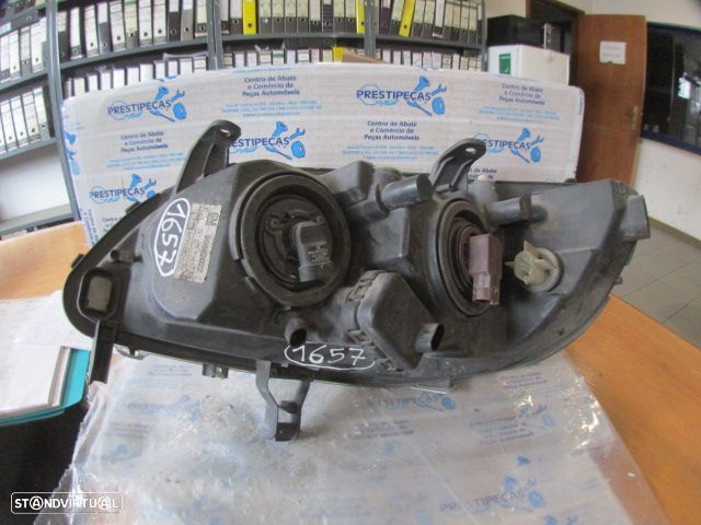 Farol 90582022 OPEL ZAFIRA A 2003 2.2DTI 125CV 5P CINZA DRT HB3 + H7 GM VALEO - 2