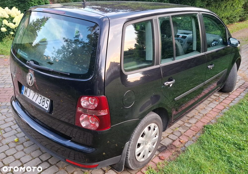 Volkswagen Touran 1.6 Conceptline - 8