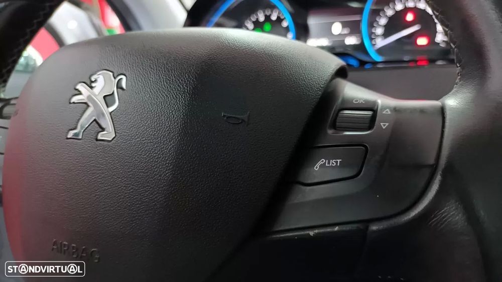 Peugeot 2008 1.2 PureTech Allure - 37