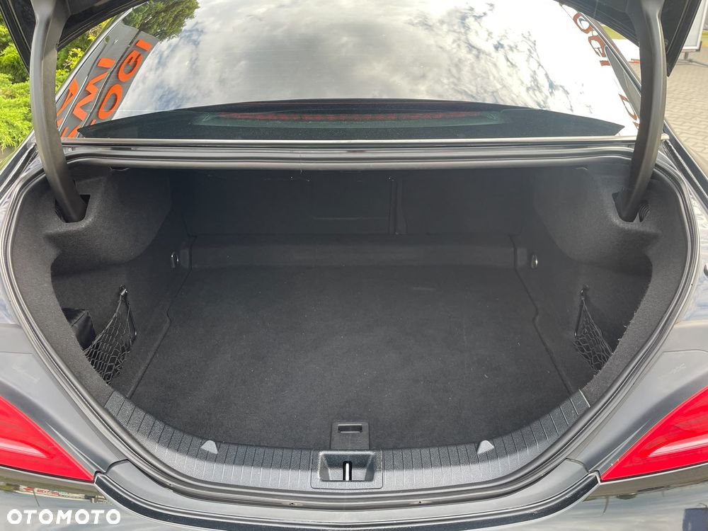 Mercedes-Benz CLA 180 AMG Line - 24