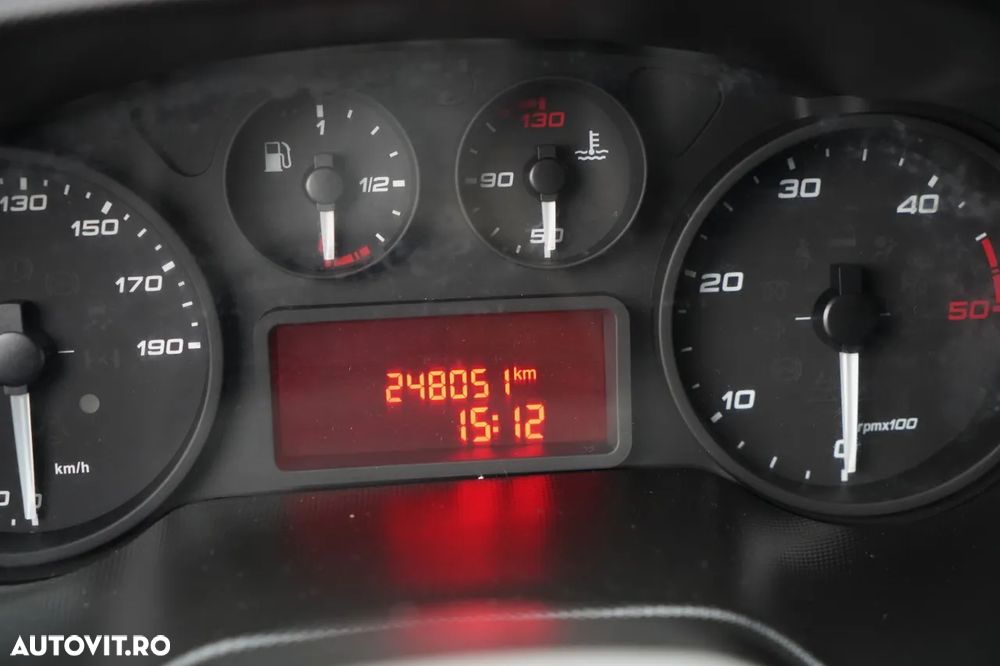 Iveco DAILY 35-140 / BASCULATOR / CU TRACȚIE MÂNĂ / DOUĂ TRACȚII / MANUAL / 6 LOCURI / - 37