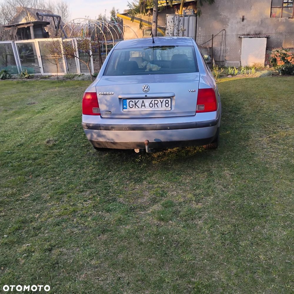 Volkswagen Passat 1.9 TDI CL - 2