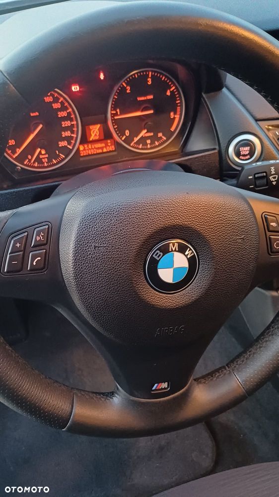 BMW X1 sDrive18d xLine - 27