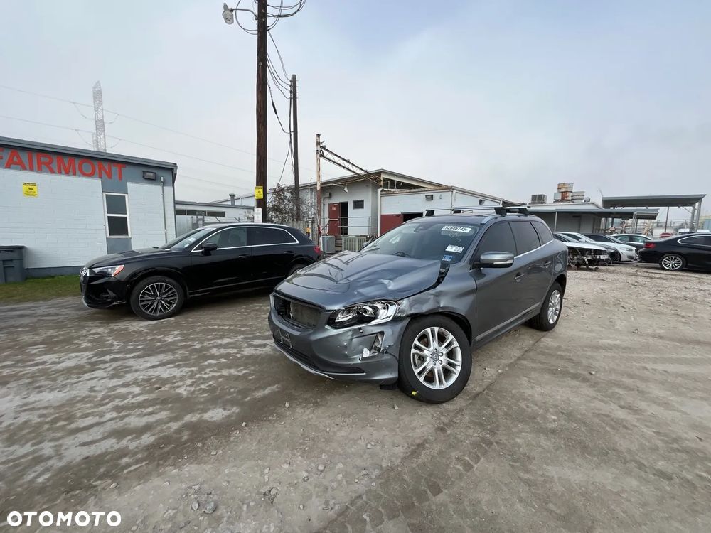 Volvo XC 60 T5 AWD Momentum - 4