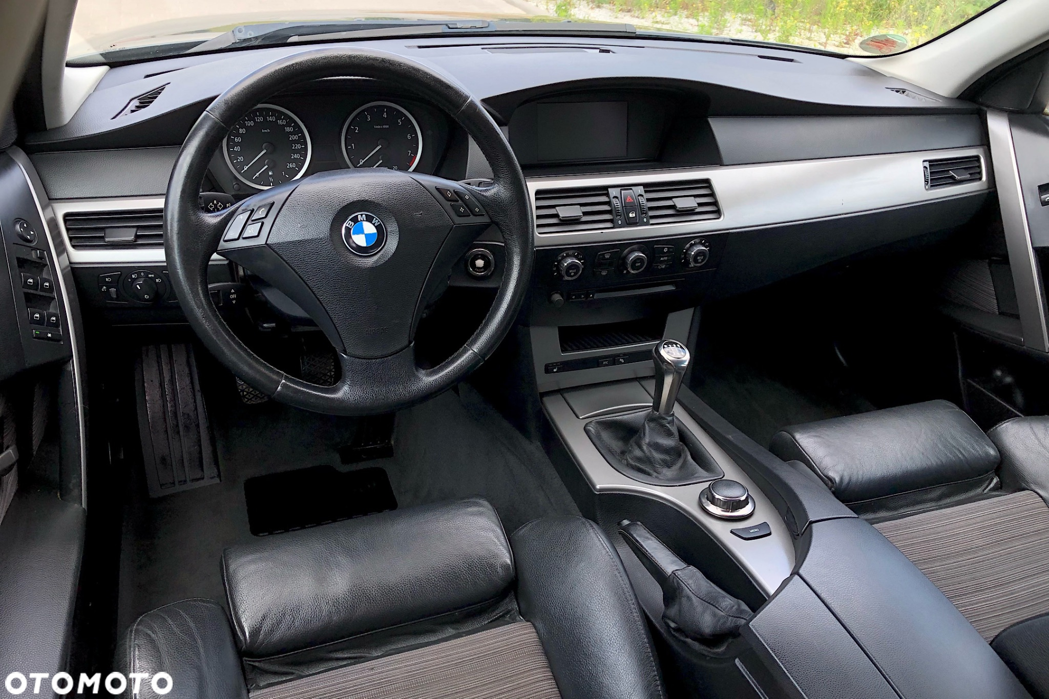 BMW Seria 5 525xi - 32