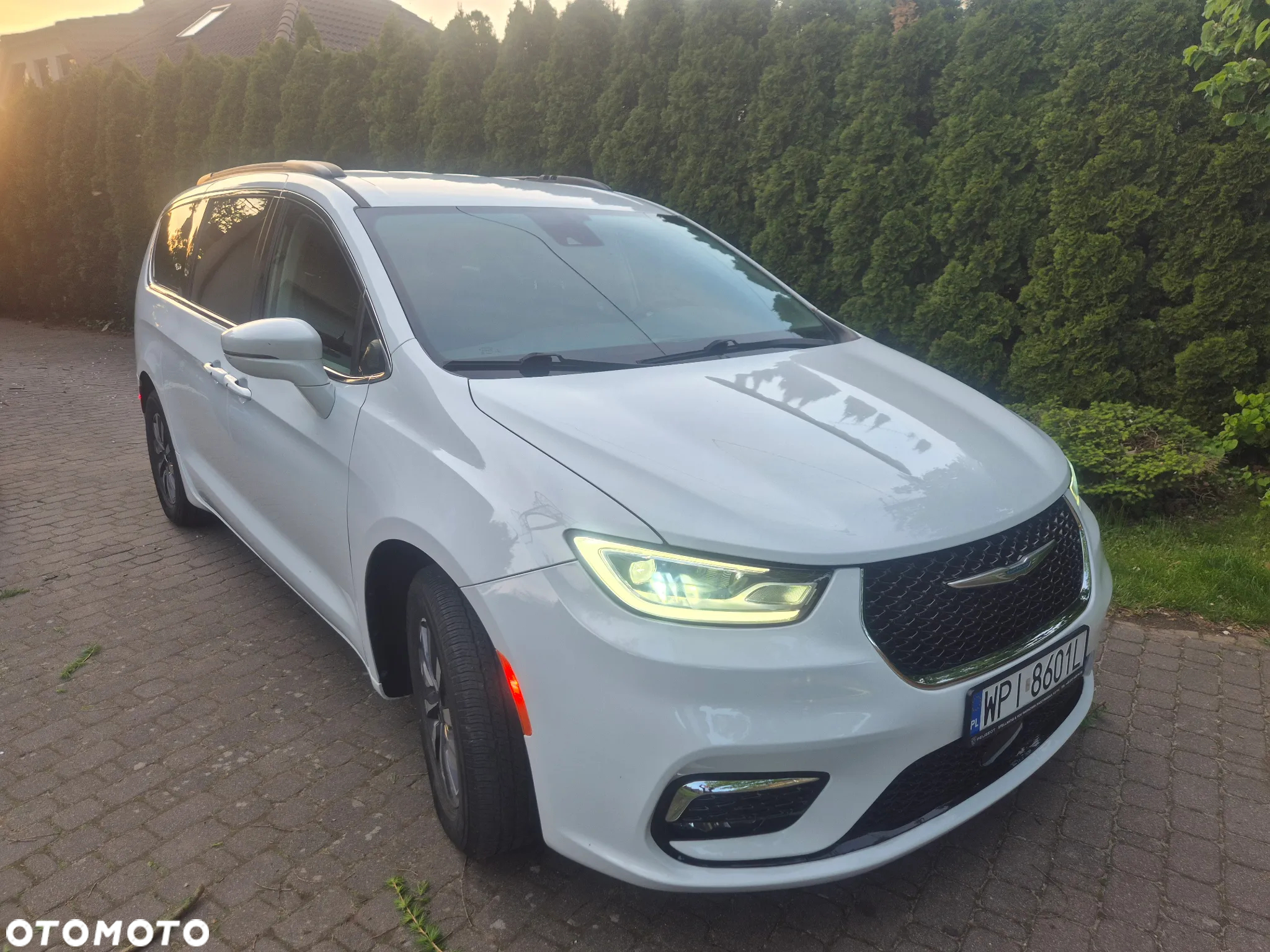 Chrysler Pacifica - 4