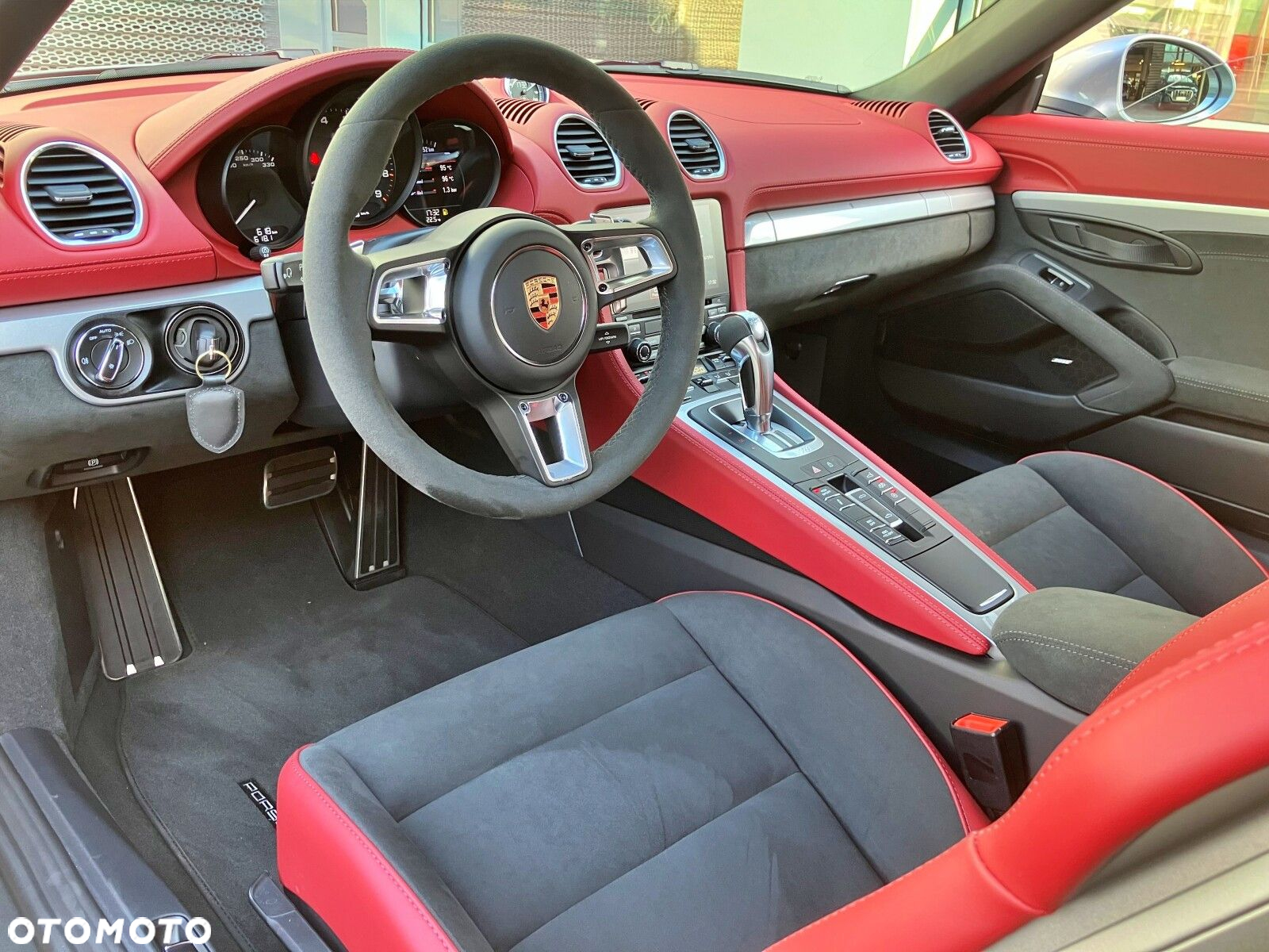 Porsche 718 Spyder - 10