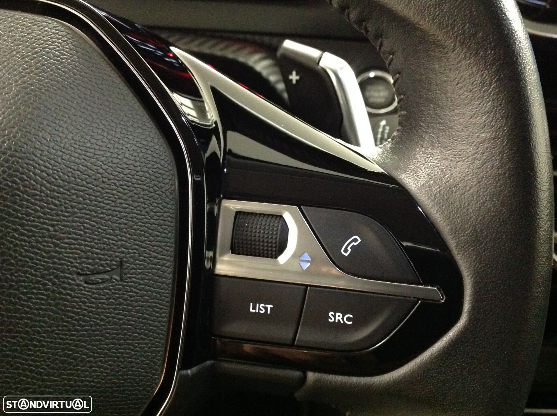 Peugeot 2008 1.2 PureTech Allure EAT8 - 46