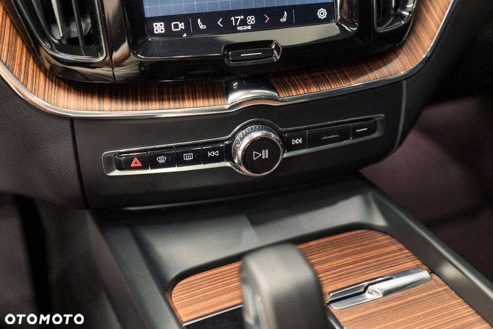 Volvo XC 60 B5 B AWD Plus Dark - 27