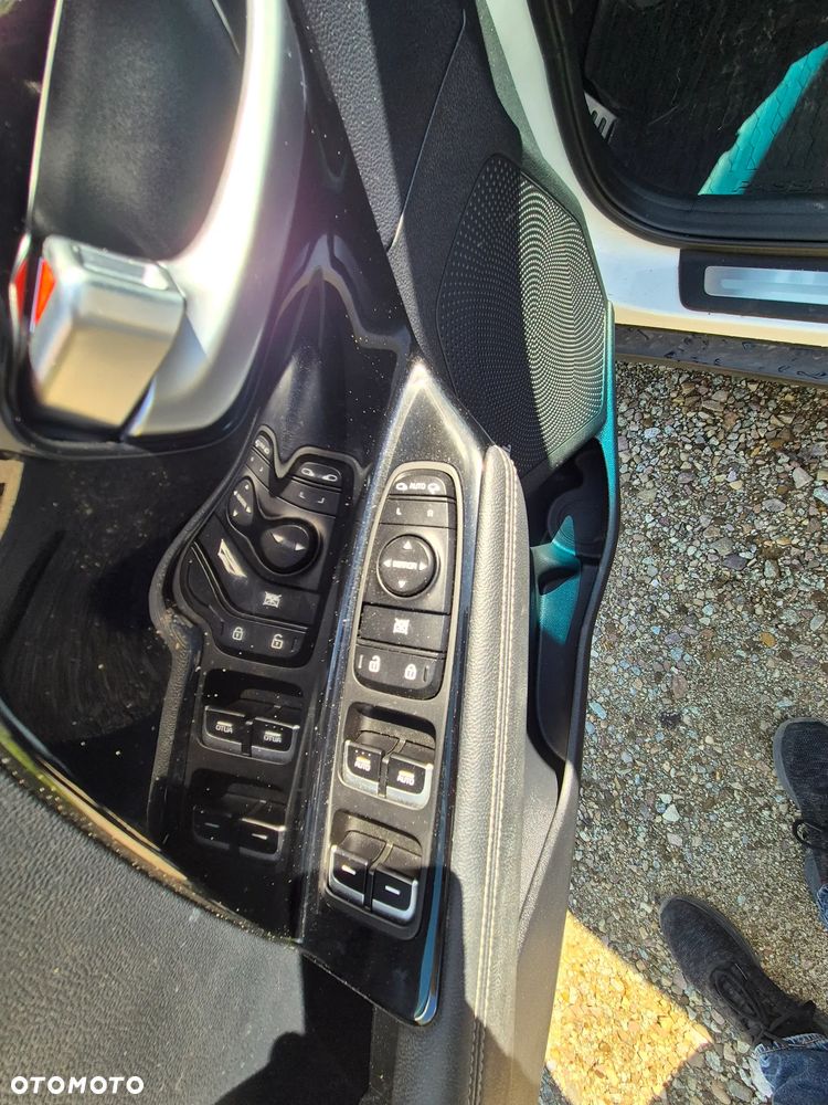 Kia Niro 1.6 GDI 2WD Vision - 25