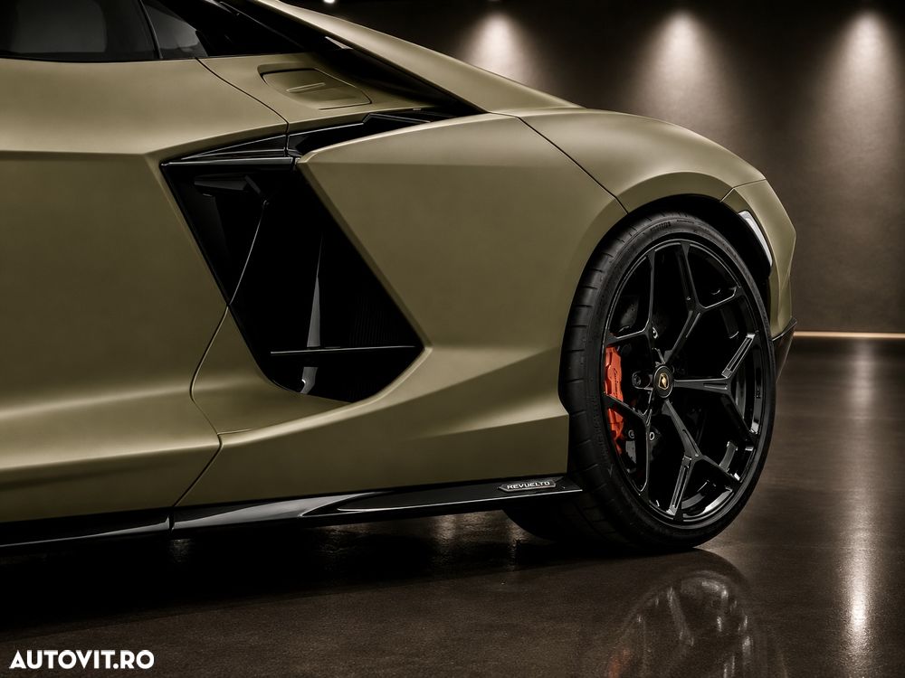 Lamborghini Revuelto - 10