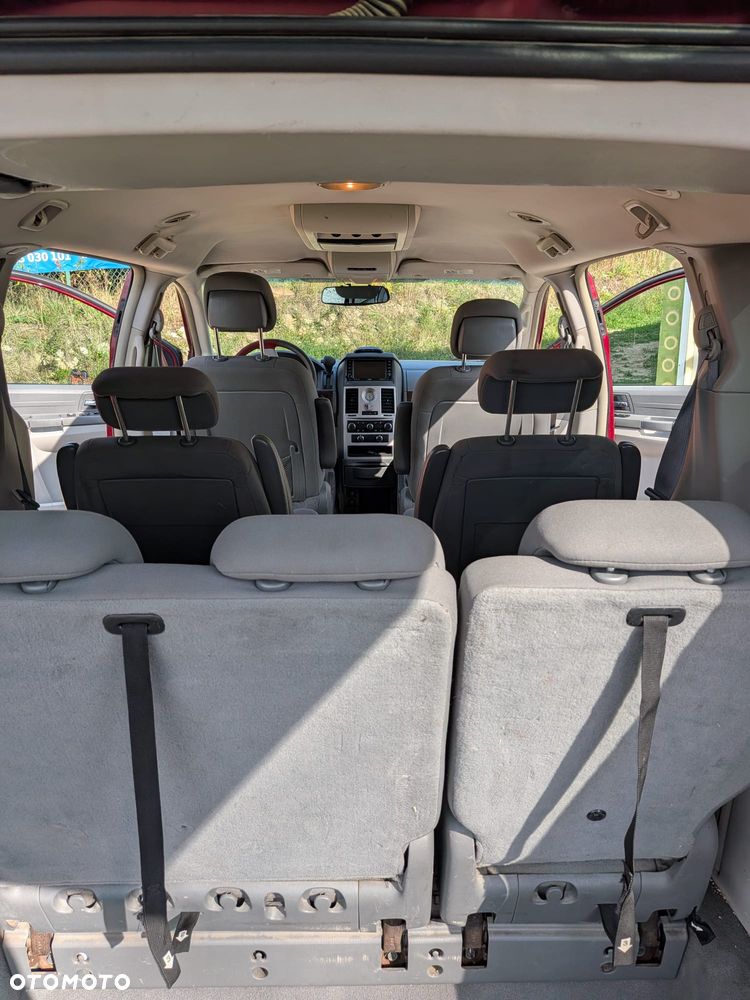 Chrysler Town & Country - 14
