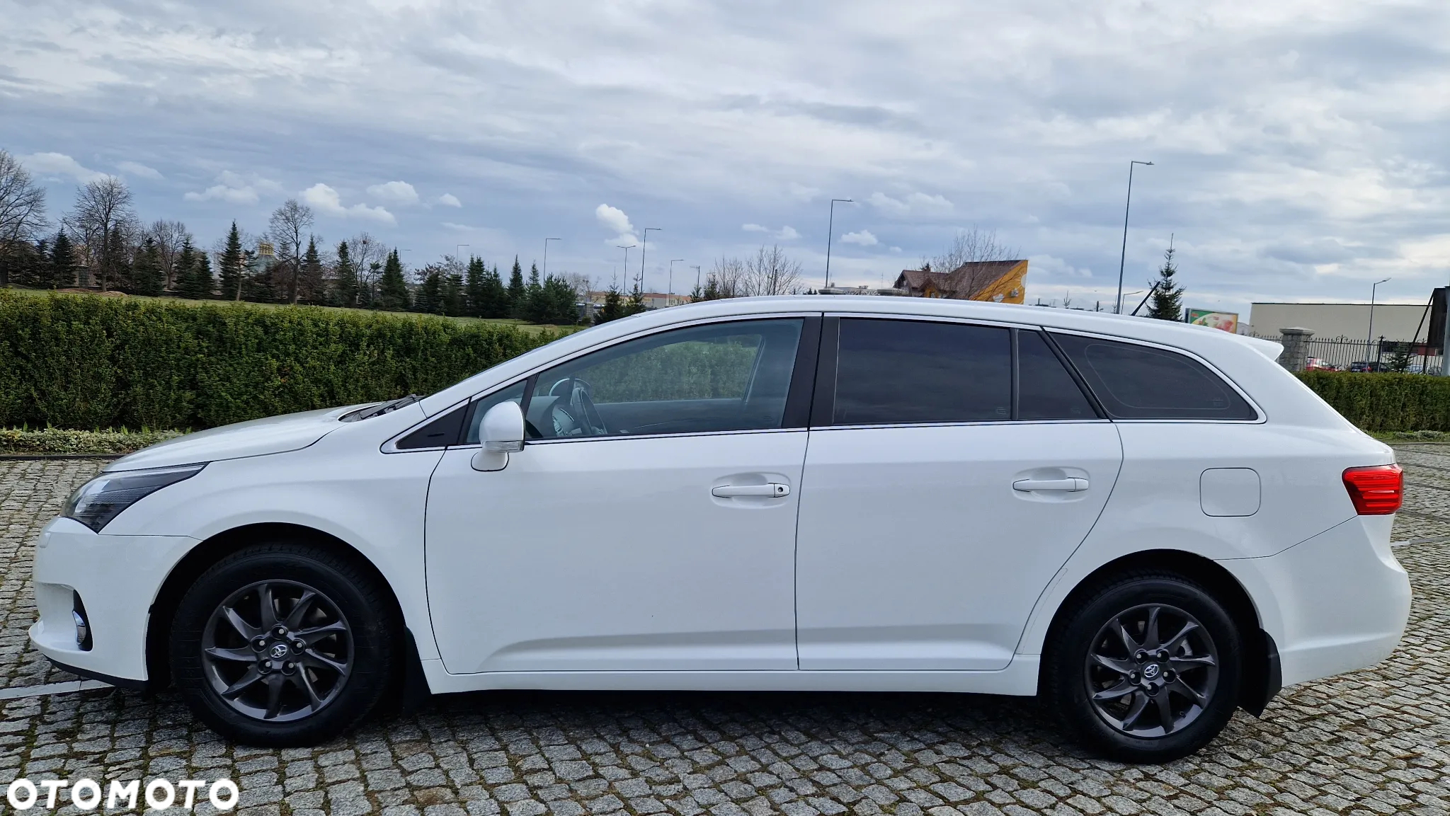 Toyota Avensis 2.0 D-4D Premium - 12