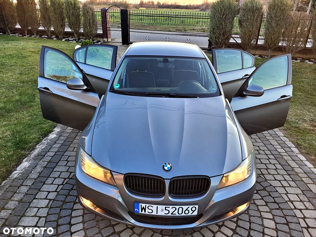 BMW Seria 3 320i - 11