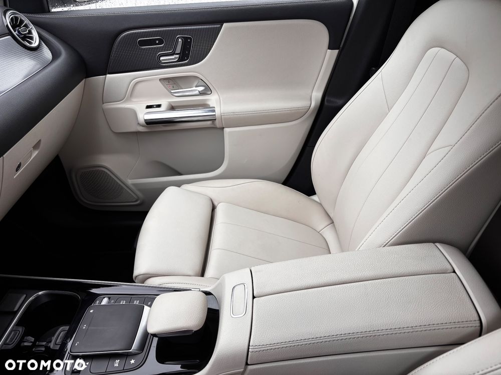 Mercedes-Benz GLA 250 8G-DCT - 12
