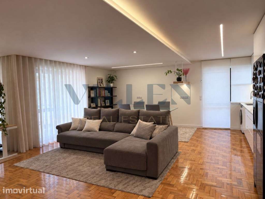 Apartamento T3 renovado com terraço de 90 m² e garagem fechada | Braga - Grande imagem: 2/28
