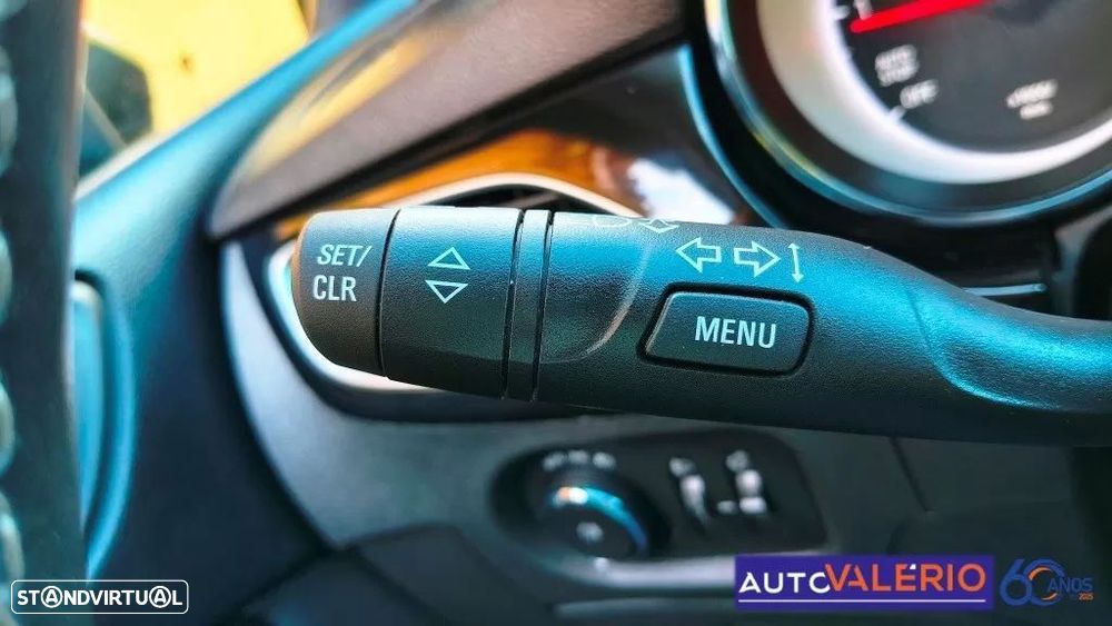 Opel Astra 1.2 T Design & Tech S/S - 21