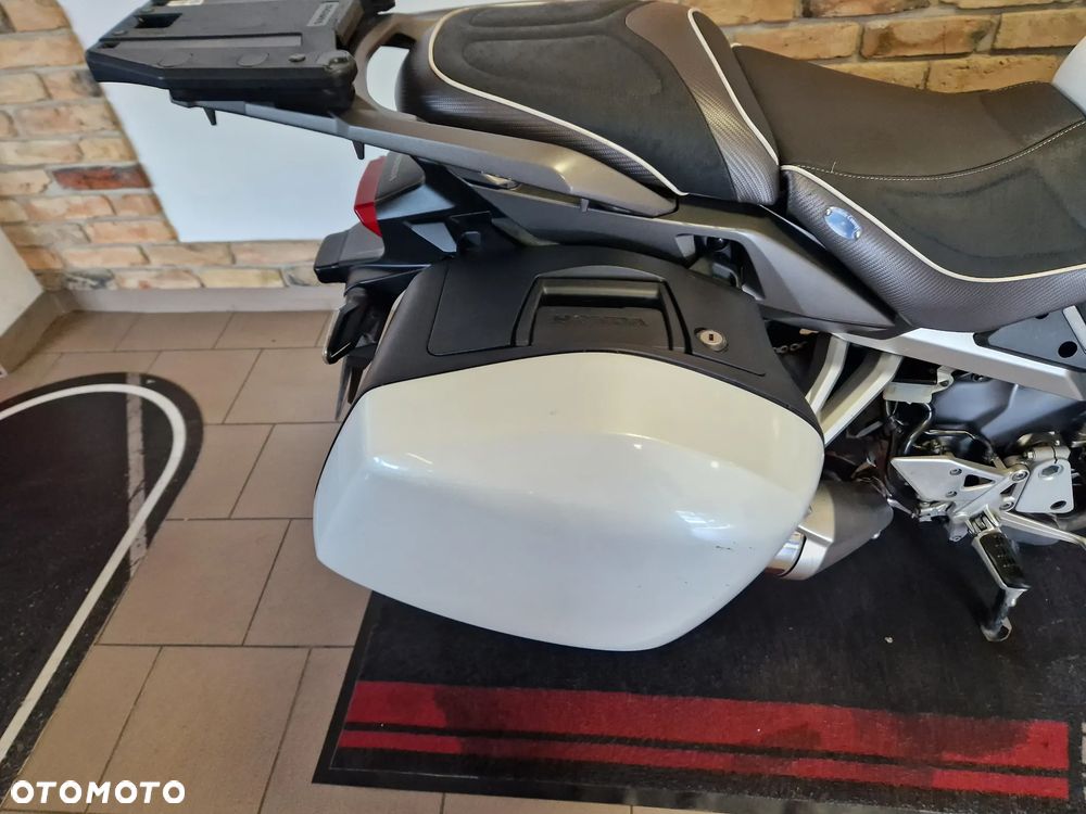 Honda VFR - 15