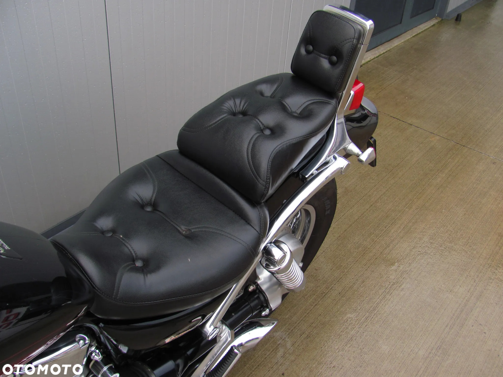 Suzuki Intruder - 27