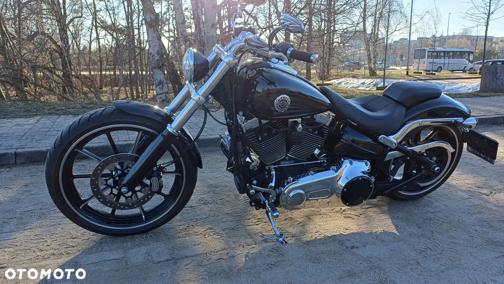 Harley-Davidson Softail Breakout - 4