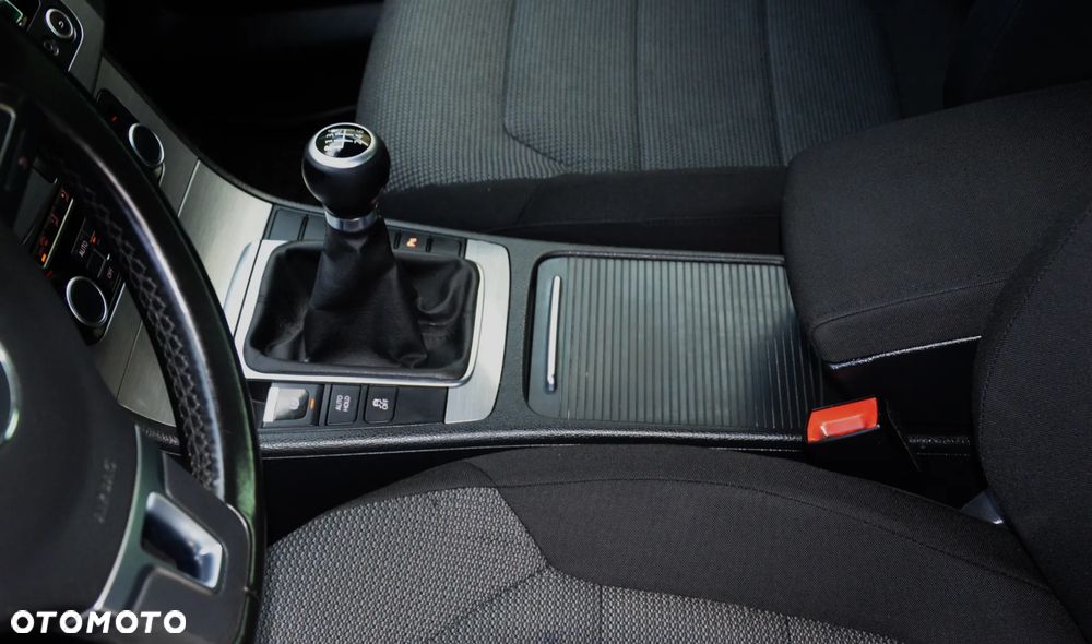 Volkswagen Passat - 15
