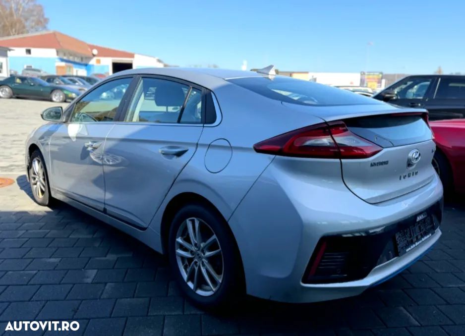 Hyundai IONIQ 1.6 GDI Premium - 3