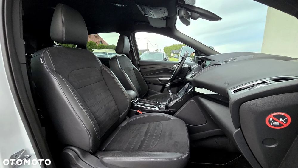 Ford Kuga 1.5 EcoBoost 2x4 ST-Line - 26