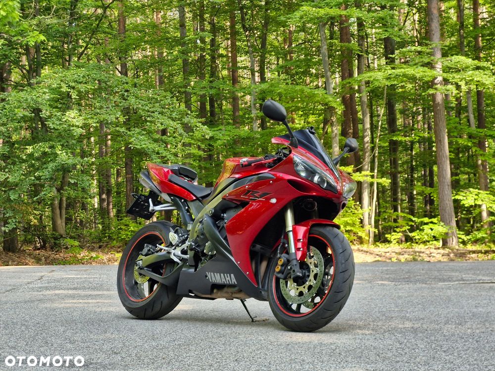 Yamaha R1 - 2