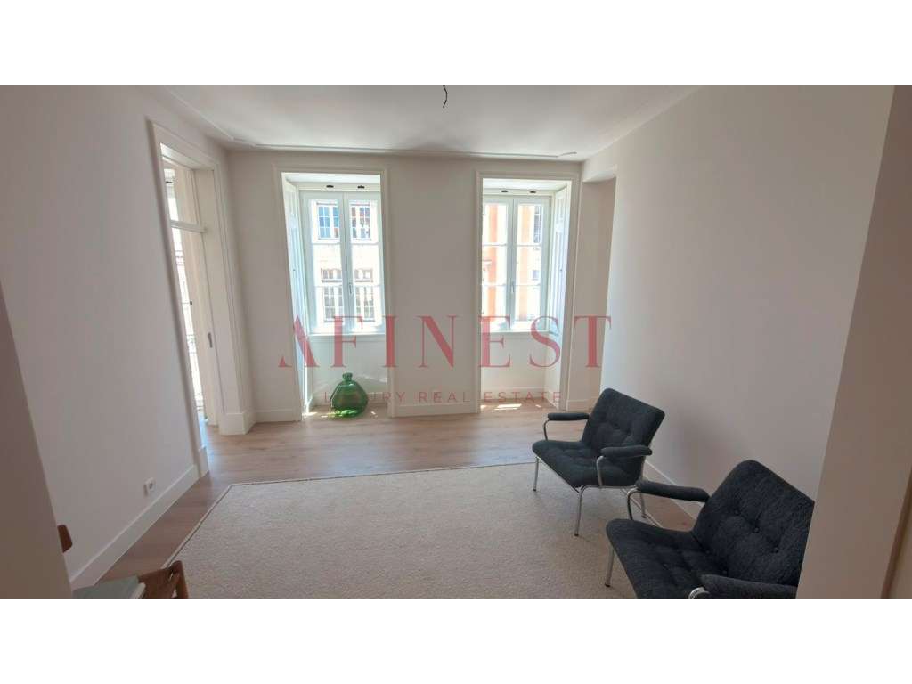 Apartamento T2 Renovado com Terraço Privado em Alcântara - Grande imagem: 4/18