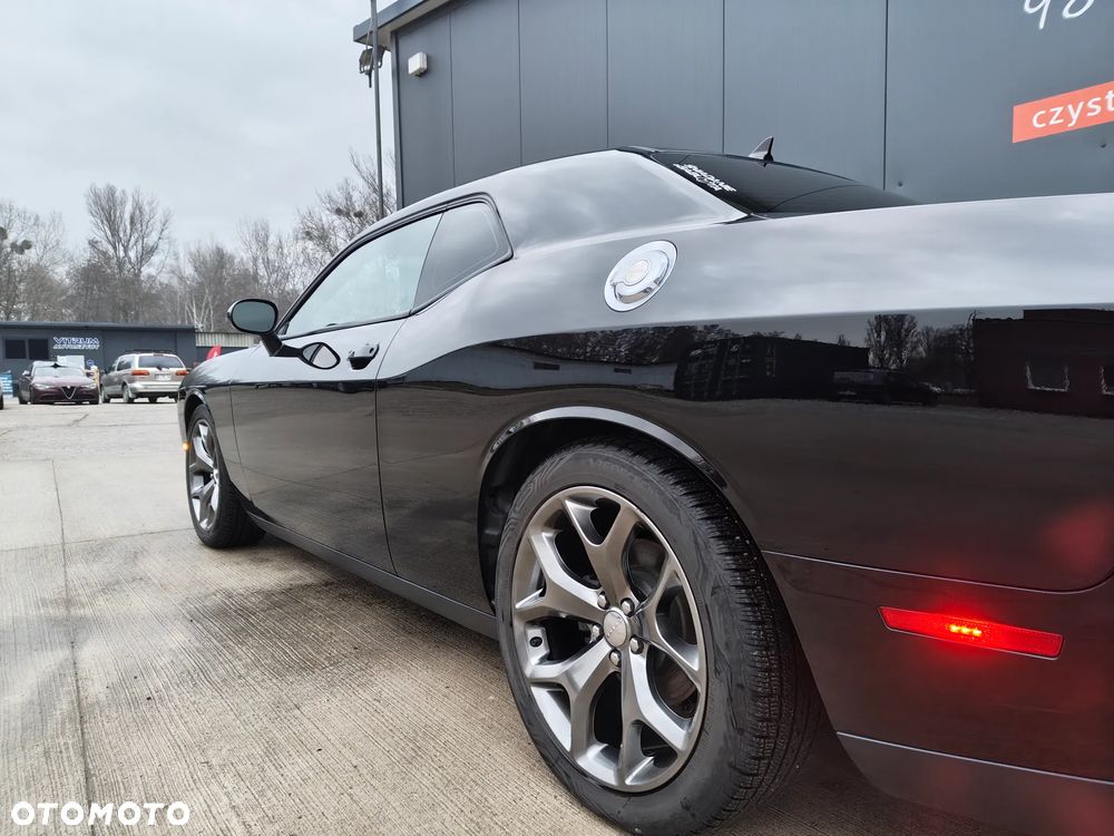 Dodge Challenger - 17