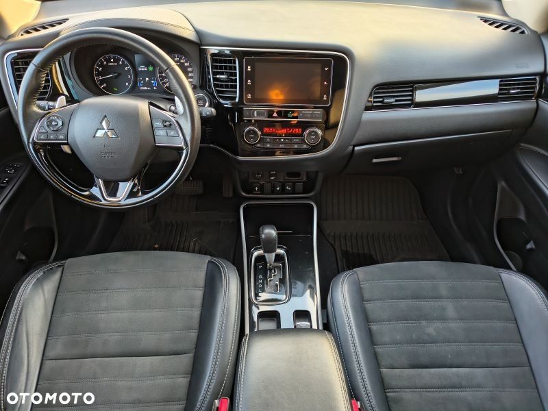 Mitsubishi Outlander - 13