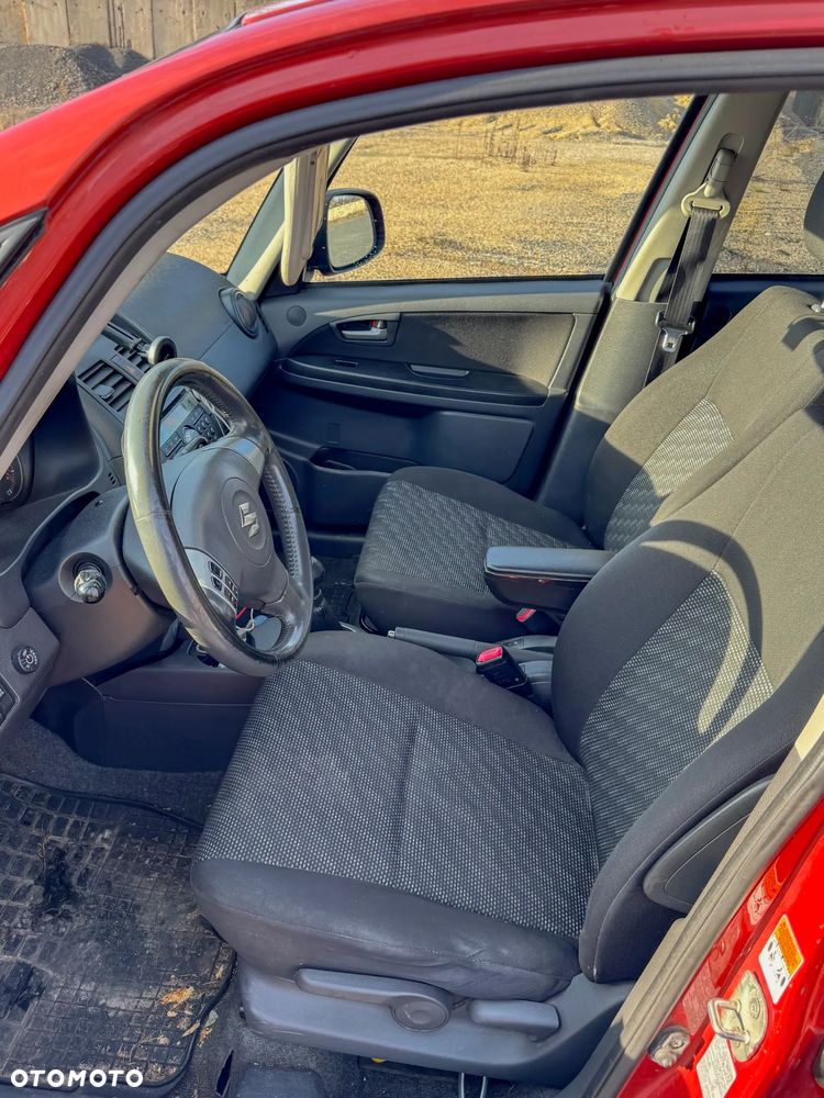 Suzuki SX4 1.6 GS / Premium - 16