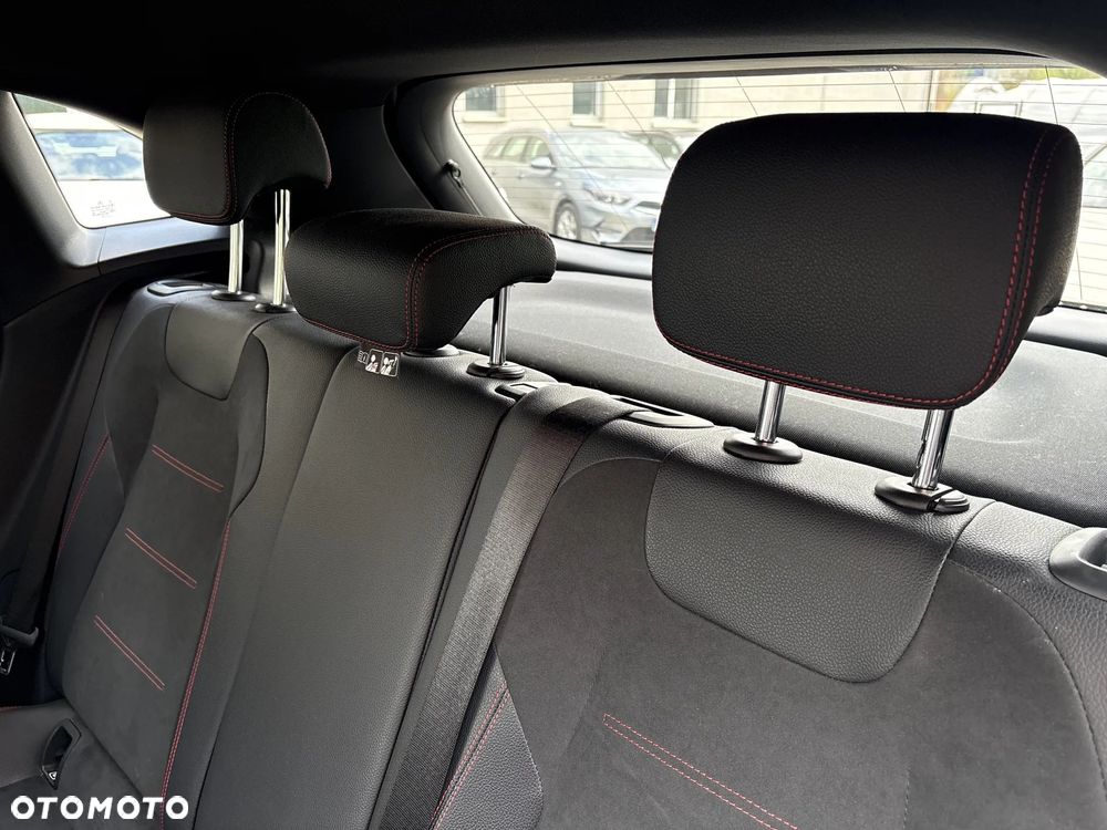 Mercedes-Benz GLA - 18