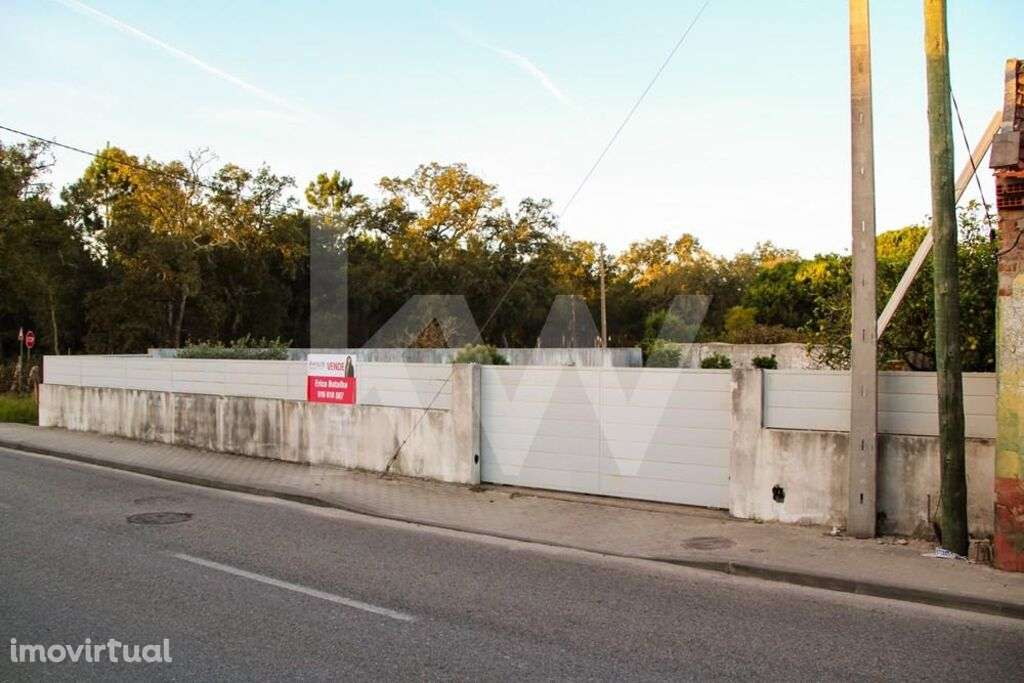 Moradia para restauro com terreno 950m2 - Gaeiras | Marinha Grande - Grande imagem: 3/8