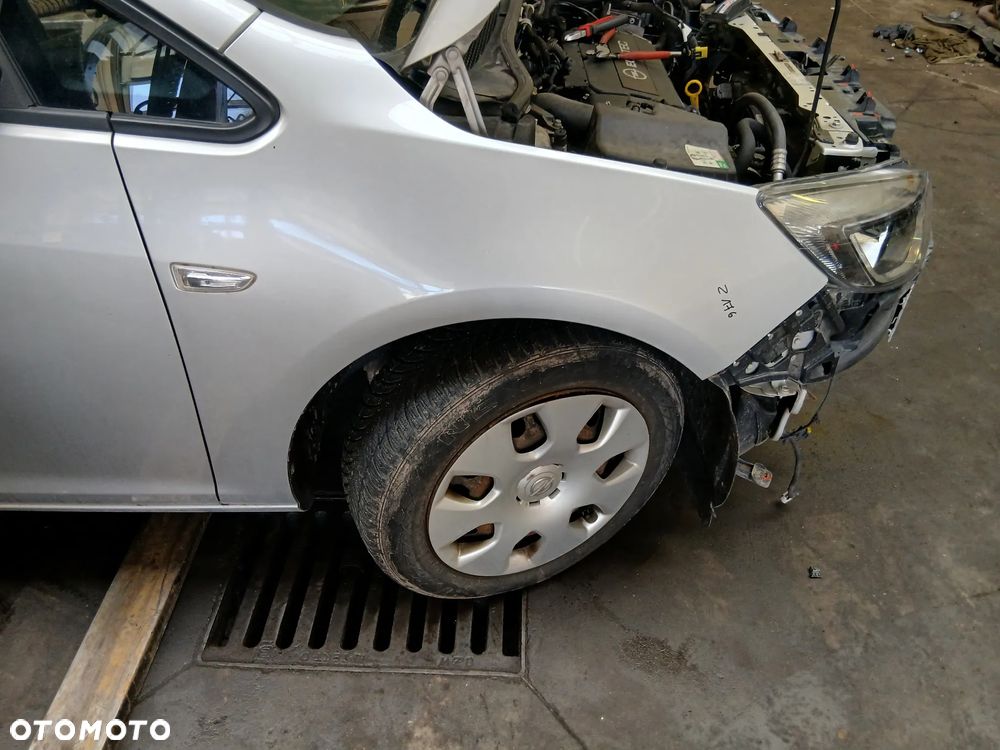Opel Astra J Lift Błotnik Przód Przedni Prawy Kolor Z176 Srebrny - 1