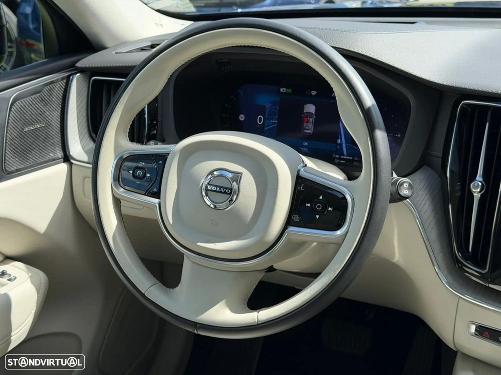 Volvo XC 60 2.0 T6 PHEV Ultimate Dark AWD - 31