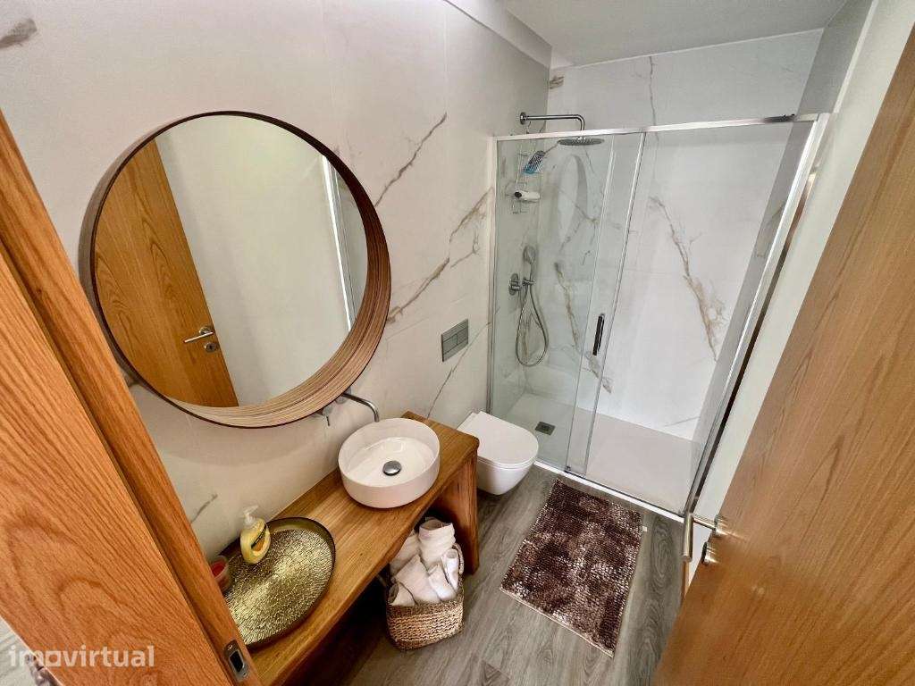 Apartamento T3 dividido em estúdios, em frente ao mar, na Póvoa de Var - Grande imagem: 3/30