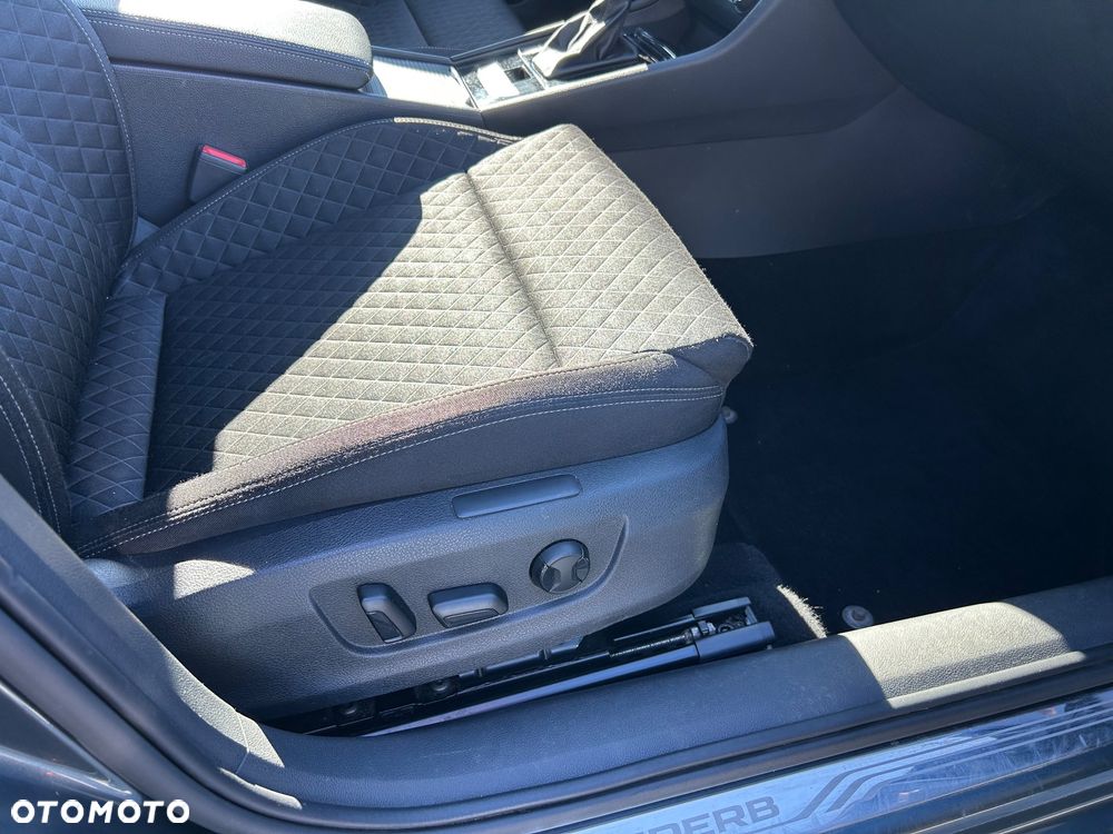 Skoda Superb 2.0 TDI DSG Premium Edition - 32