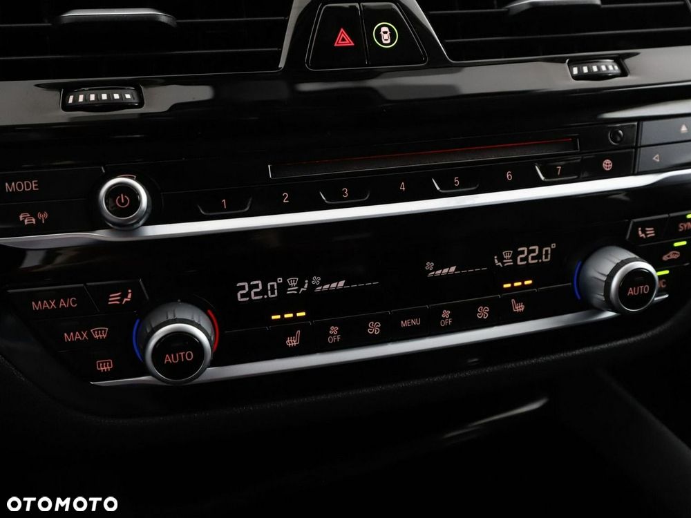 BMW Seria 5 520d - 28