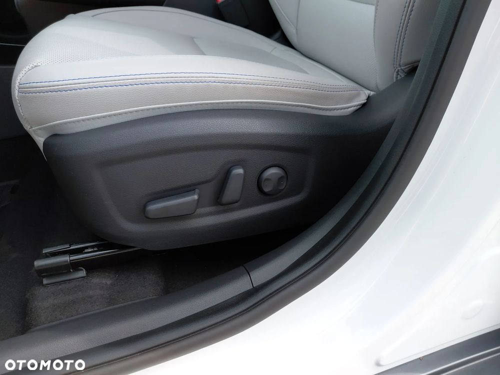 Hyundai Kona 64kWh Executive - 12